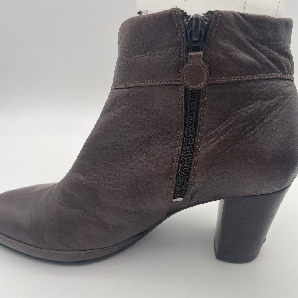 Clarks 87391 Artisan Brown Leather Button Side Zipper Bootie size‎ 9.5